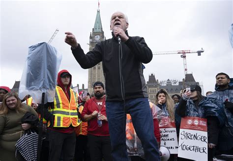 Striking federal workers want Trudeau to step in on negotiations